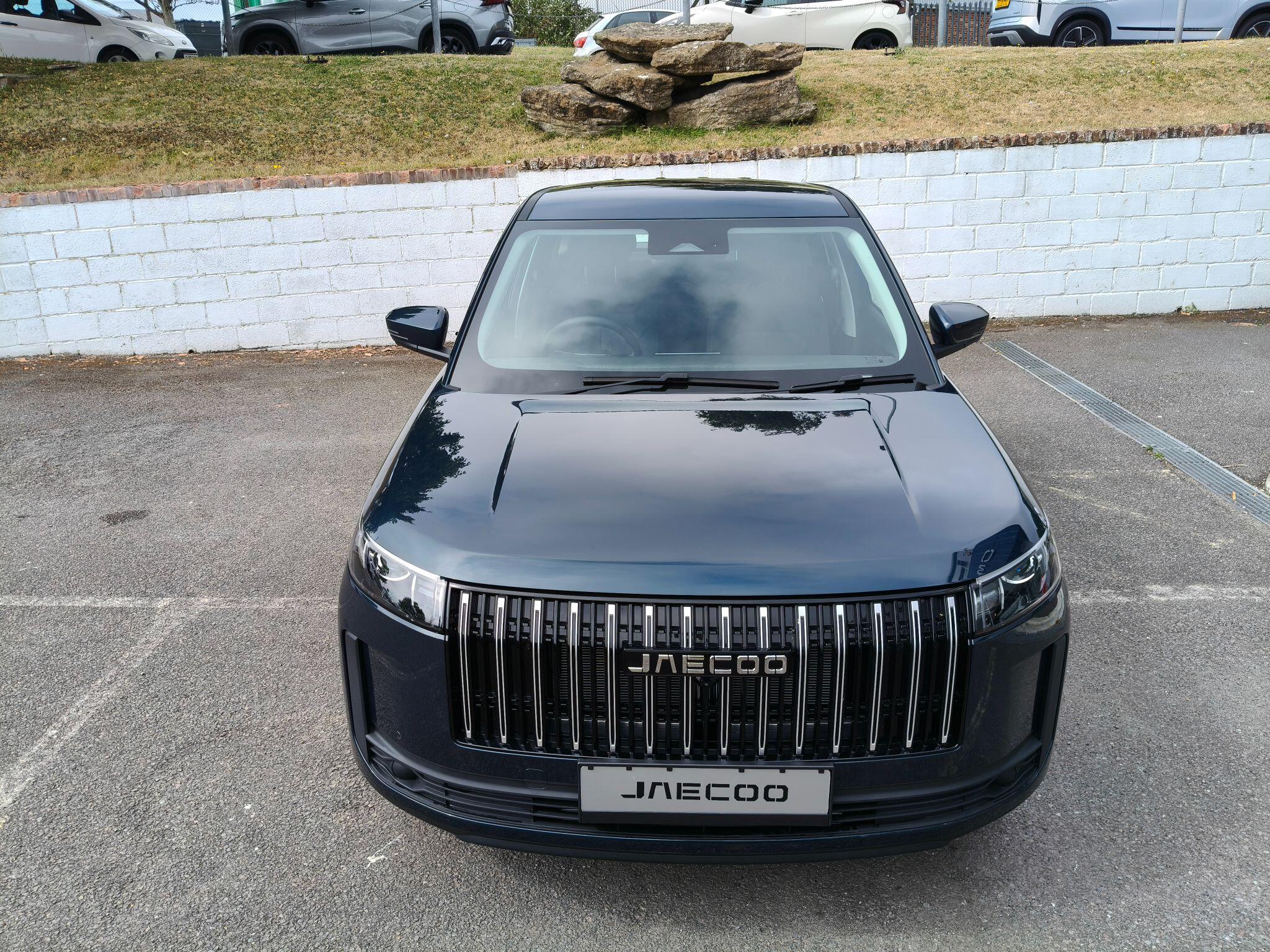 Large vehicle image